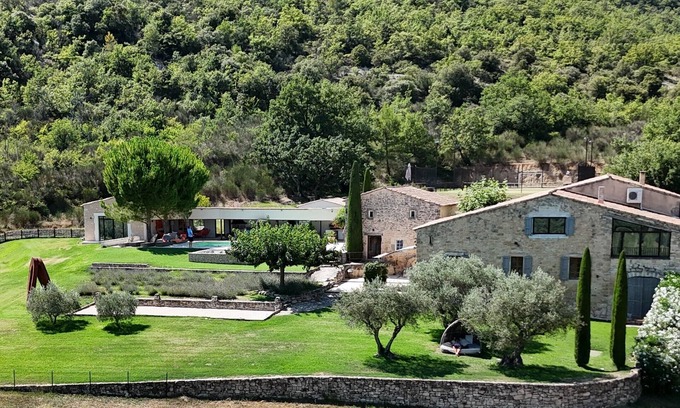 Viens House | Premier Luberon Retreat with Tennis, Heated Pool & Spa
