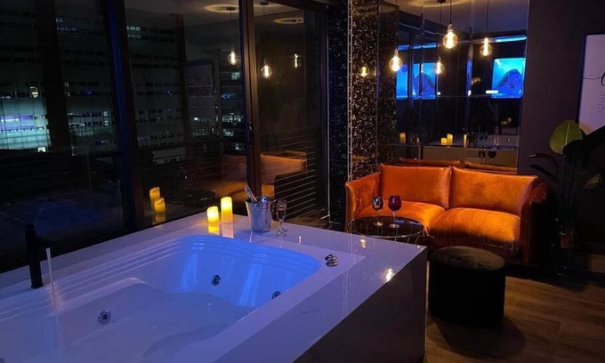 Antonio Narino Apartment | Stylish 2 BR Loft with Jacuzzi & Family-Friendly Amenities