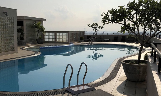 Colombo 10 Apartment | Prime 2-Bedroom Apartment near City Centre with Pool