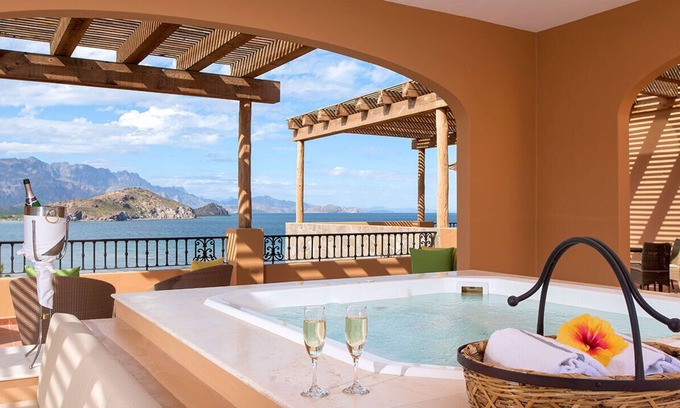 Loreto Apartment | Exclusive 4-Bedroom Penthouse in Loreto – Golf & Oceanfront Luxury