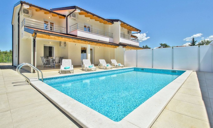 Plovanija Villa | Exclusive Villa Mare: Pet-Friendly with Pool & Ocean Views