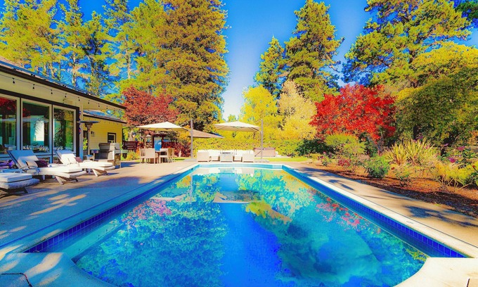 Freestone House | Experience Zegarra Estate - Award-Winning Wine Country Retreat