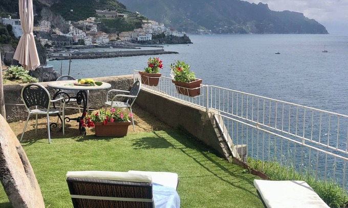 Pogerola Apartment | Exclusive abode overlooking the sea just minutes from the center of Amalfi.