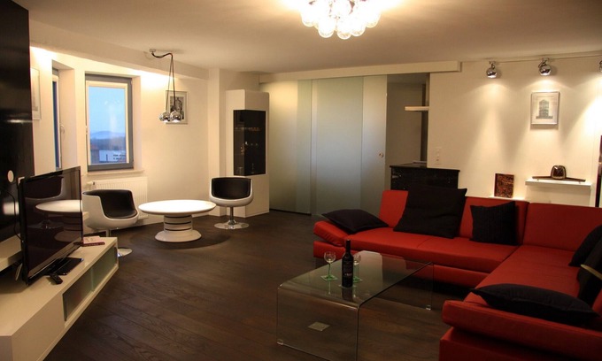 Guestrow Apartment | Designer Apartment in Güstrow: Rated 10/10 with Pool & Kitchen