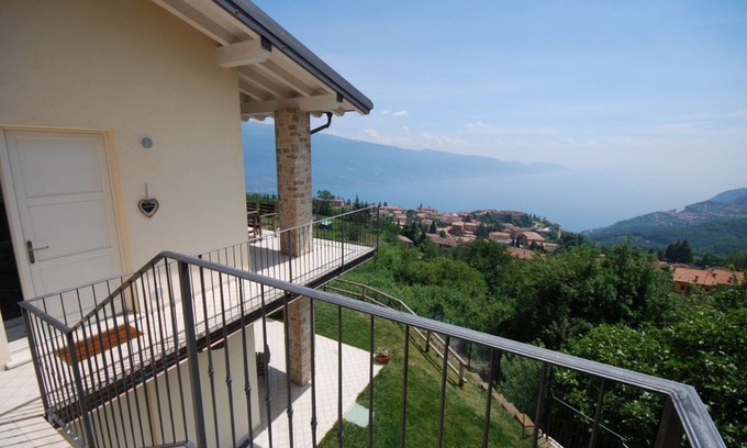 Aer Apartment | High-Quality Apartment with Lake Views & Top Amenities