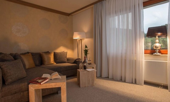 Niederlandenbeck Apartment | Elegant Apartments with Balcony and Relaxing Spa Amenities