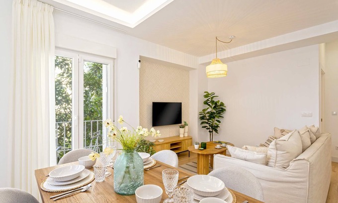 Ensanche Centro Apartment | Premium Apartment in Central Malaga with Spa & Kitchen