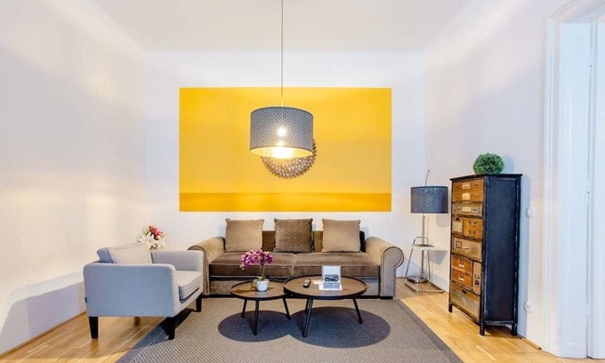 Alservorstadt Apartment | Prime City Center Apartment with Family-Friendly Amenities