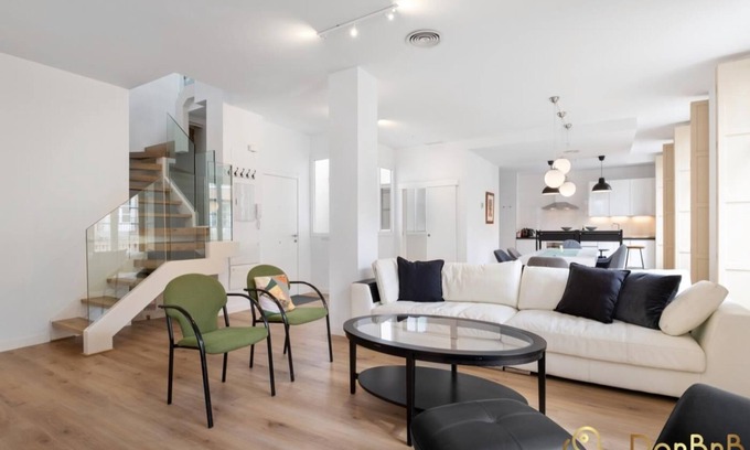 Ensanche Centro Apartment | Discover an Exclusive Apartment in Trendy SOHO Málaga