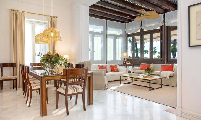 Bellavista Apartment | Inviting Apartment Steps from Malaga Beach & Paseo Marítimo