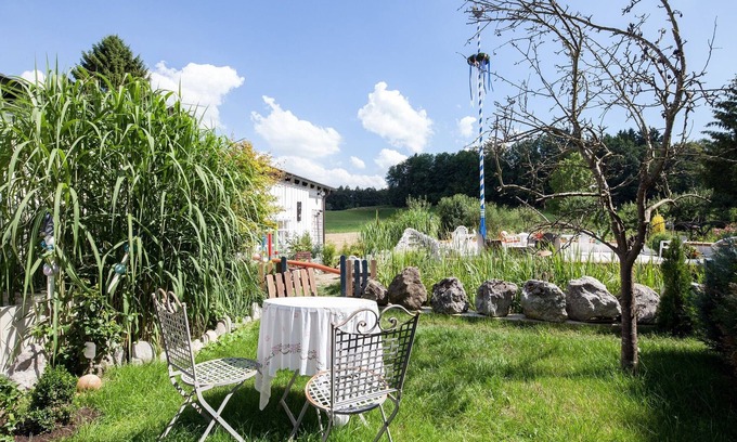Poecking Apartment | Stylish Apartment with Garden near Lake Starnberg - 4 Guests