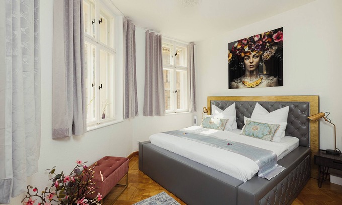 Zeitz Apartment | Exclusive Arthur Apartment: Historic Charm with Great Amenities