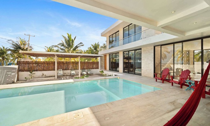 San Crisanto House | Beachfront Modern Designer House with Pool & Starlink