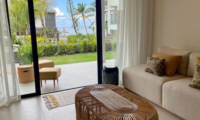 Belle Mare Apartment | Seaside Beachfront Apartment with Private Pool & Ocean Views