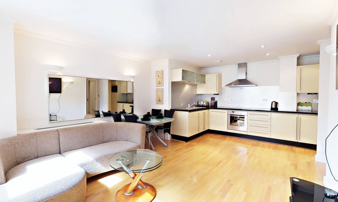 Holborn Apartment | Prime Central London Apartment in High Holborn - Close to Attractions