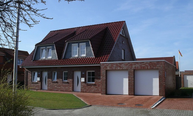 Norddeich House | Pet-Friendly Getaway: 6-Dog House with Ocean View & More