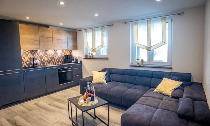 Waggershausen Apartment | Exclusive family suite in Friedrichshafen with covered terrace and garden