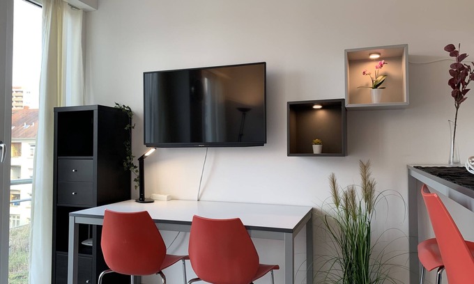 Sudstadt Ostlicher Teil Apartment | Exclusive Oasis by Rabe: Netflix, Gym & Parking Await