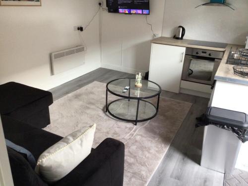 Grays Apartment | Family-Friendly Exclusive Lakeside Apartment with High Ratings