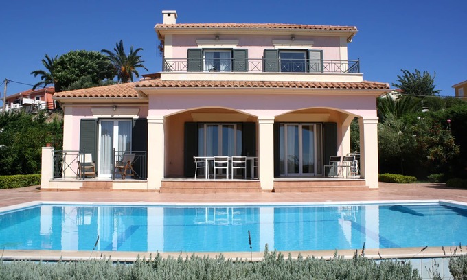 Kaligata Villa | Exclusive Villa with Ocean View & Private Pool - Rated 10/10