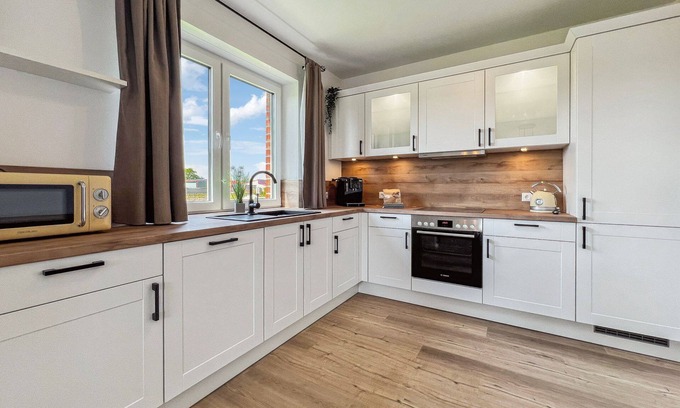 Hage House | Modern Semi-Detached House with Garden for Up to 8 Guests
