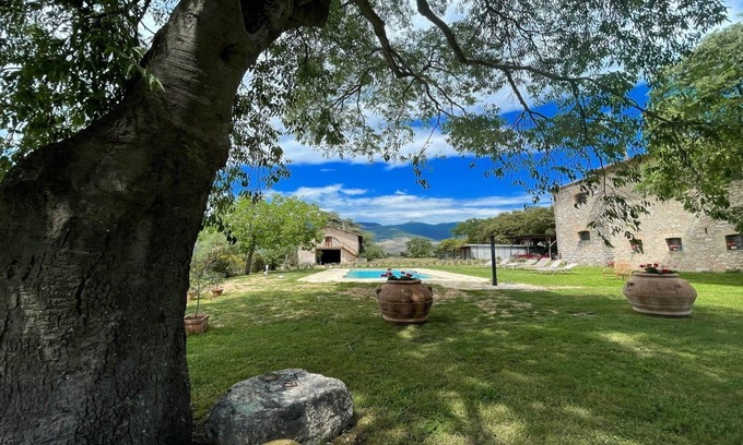 Poreta Villa | Year-Round Pool Retreat at Spoleto Bio-Farm for 8 Guests