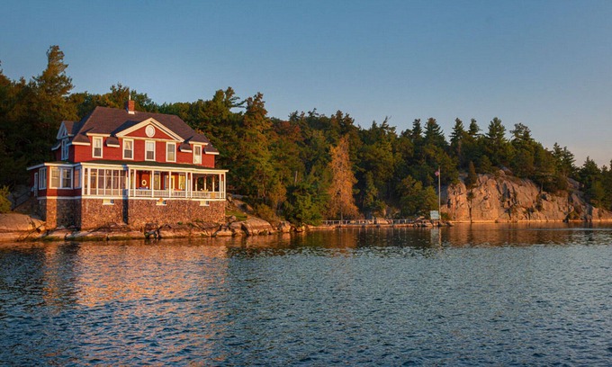 Frontenac House | Discover a Private Island Getaway on the St. Lawrence River