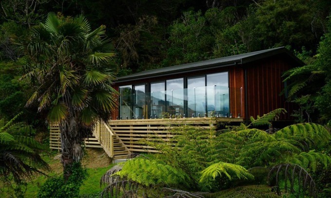Wilson Bay Cottage | Private Bungalow with Ocean View & Spa Amenities