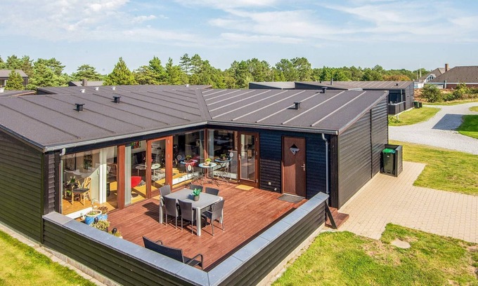 Sønderstrand House | Cozy 6-Person Holiday Home in Rømø with Spa Amenities