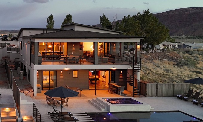Moab South Valley House | Exclusive Retreats Desert Vista: 6 Bedroom Pool Suites
