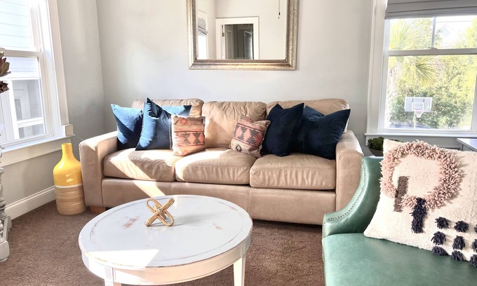 Charleston House | Tranquil Island Living in Charleston with Oceanfront Amenities