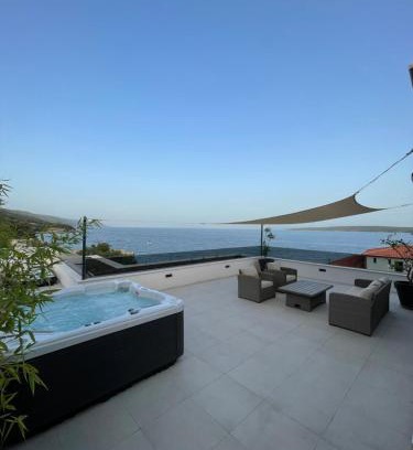 Zavala Apartment | Exclusive Seafront Suite with Jacuzzi - Guest Rated 9.7
