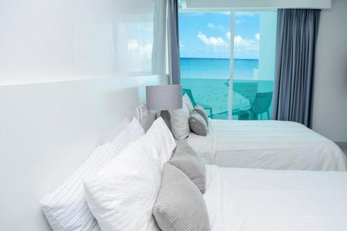 Zona Hotelera Apartment | Beachfront Studio with Pool, Spa & 9.3/10 Guest Rating