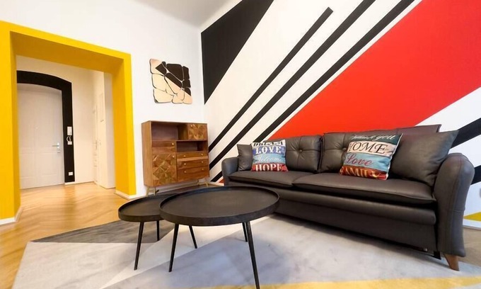 Sankt Ulrich Apartment | Exclusive Suite at Museumsquartier: Family-Friendly Retreat