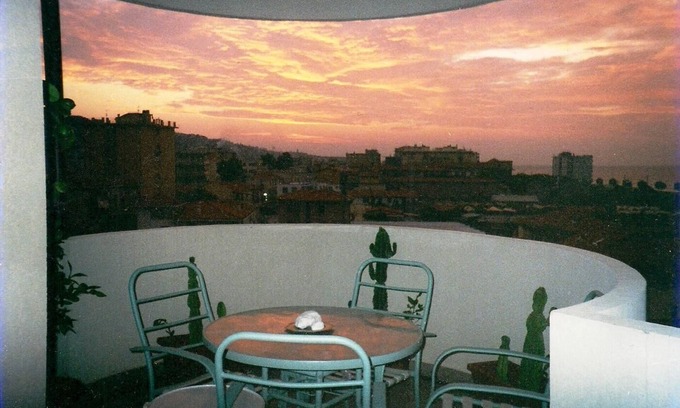 Vallecrosia Apartment | Exclusive Apartment with Free Wi-Fi and Oceanfront Views