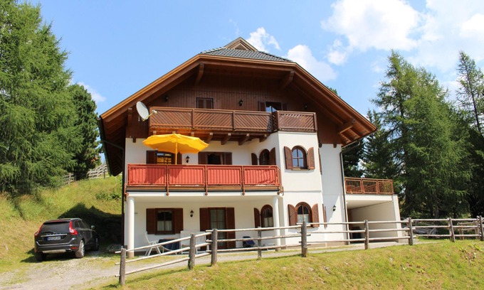 Reichenau Apartment | Indulgent Apartment Retreat with Sauna & Fireplace