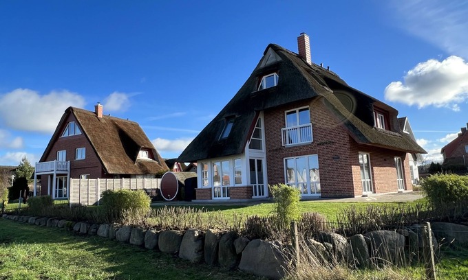 Rosenhagen House | Idyllic Retreat: Vacation in a Thatched Roof Haven