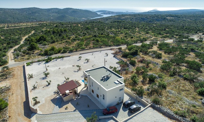 Rogoznica Villa | Elegant Villa for 8 with Heated Pool & Ocean View