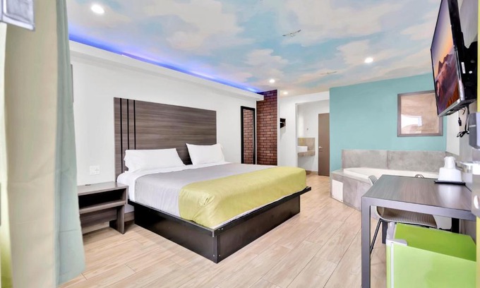 Harbor Hotel | Inviting Exclusivo Inn and Suites: Pet-Friendly Retreat