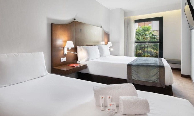 San Juan Hotel | Explore Exe Agora Cáceres: Top-Rated Hotel with Dining & Accessibility