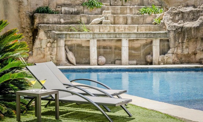 Cunit Hotel | Enjoy Exe Cunit Suites & Spa with Ocean View and Pool