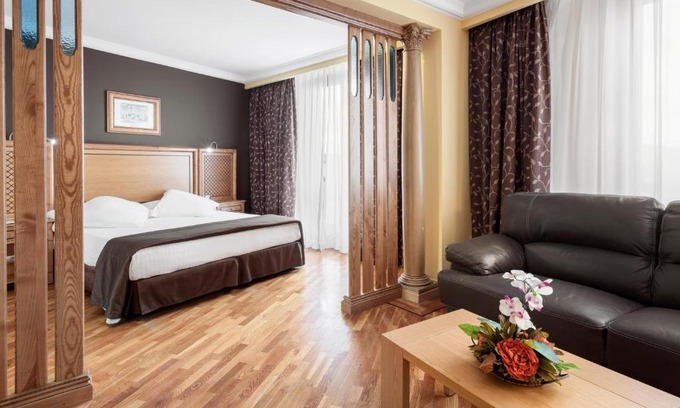 Ciudad Real Hotel | Welcoming Exe Doña Carlota: 4-Star Comfort & Family Amenities