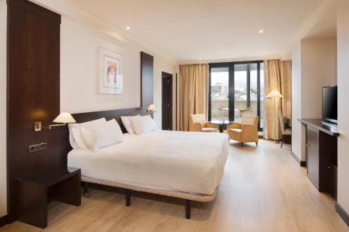 Las Campas y San Claudio Hotel | Discover Exe Oviedo Centro: 4-Star Comfort for Families