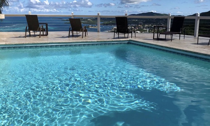 Estate Little Princess South House | Relax in the Kilele Suite: Poolside Oasis with Ocean Views