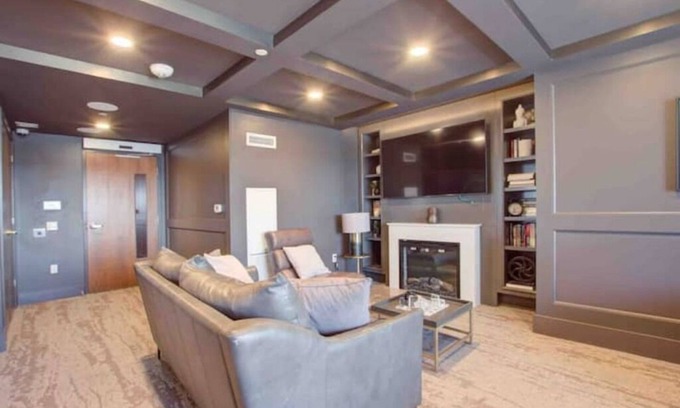 Halton Regional Municipality Condo | Scenic Executive 2 BDRM Condo in Milton for Families