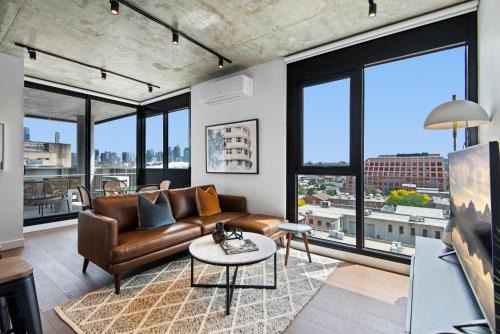 Cremorne Apartment | Stylish 2-Bed Apartment with Pool, Gym & Scenic Views