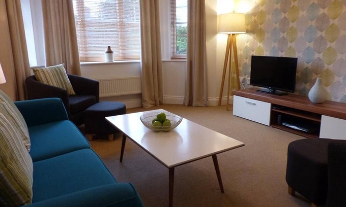 Basingstoke Apartment | Executive 2 Bedroom Apartment in Basingstoke with Kitchen