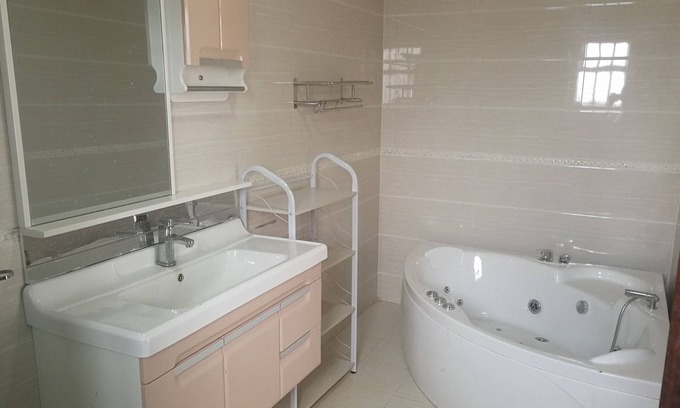 Thompson Estate Apartment | Modern 2-Bedroom Apartment with Pool in Lavington