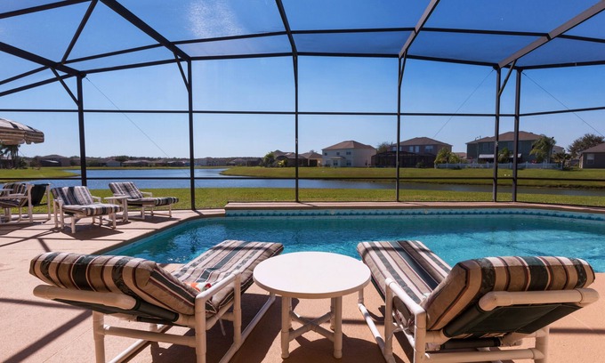 Crescent Lakes Villa | Executive Villa with Lake View, Pool & Spa - Rated 9.8