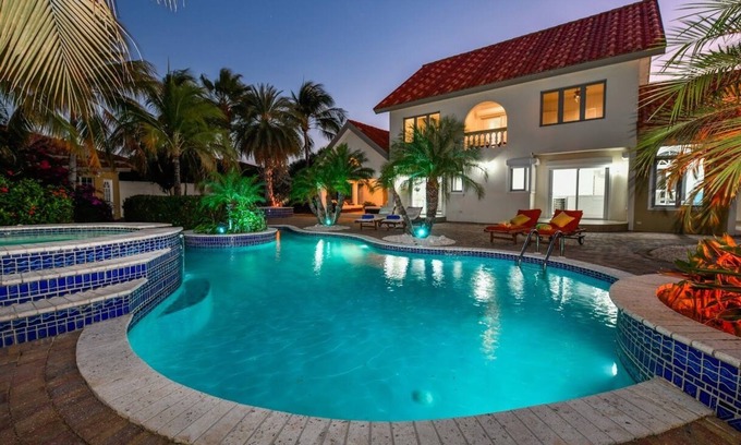 Bubali Villa | Executive 4BR Villa with Pool, Steps from Eagle Beach